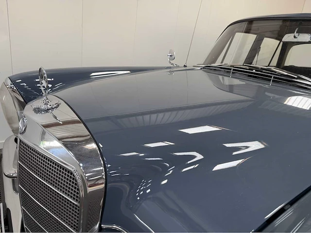 Mercedes-benz - 220s - heckflosse - oldtimer - 1965 - afbeelding 4 van  37