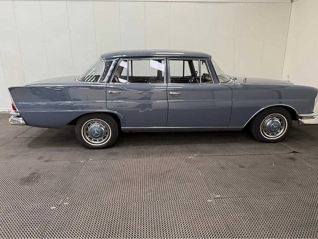 Mercedes-benz - 220s - heckflosse - oldtimer - 1965 - afbeelding 6 van  37
