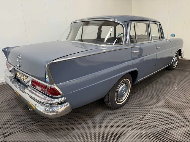 Mercedes-benz - 220s - heckflosse - oldtimer - 1965 - afbeelding 7 van  37