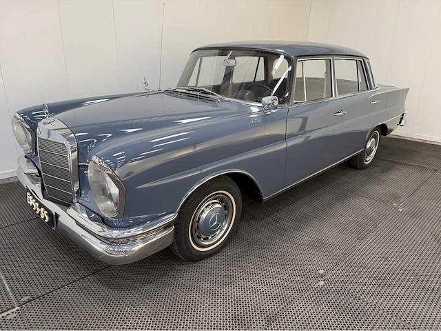 Mercedes-benz - 220s - heckflosse - oldtimer - 1965 - afbeelding 12 van  37
