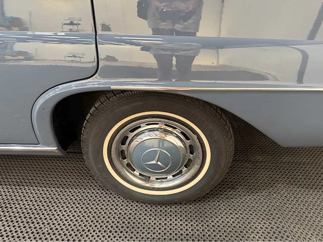 Mercedes-benz - 220s - heckflosse - oldtimer - 1965 - afbeelding 26 van  37