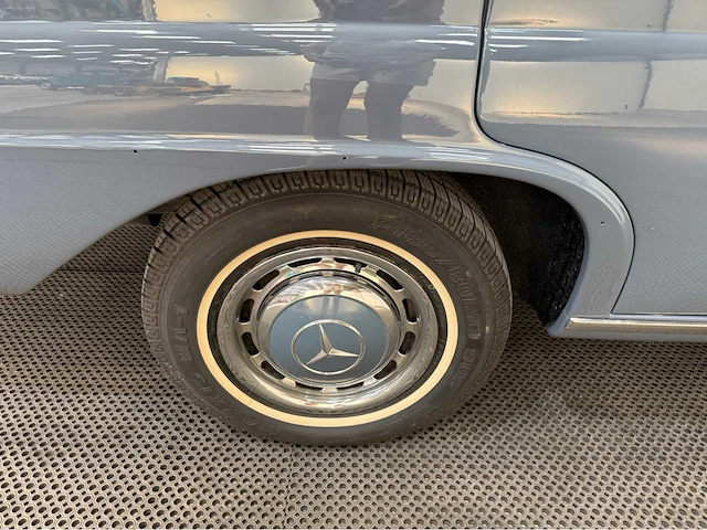 Mercedes-benz - 220s - heckflosse - oldtimer - 1965 - afbeelding 31 van  37