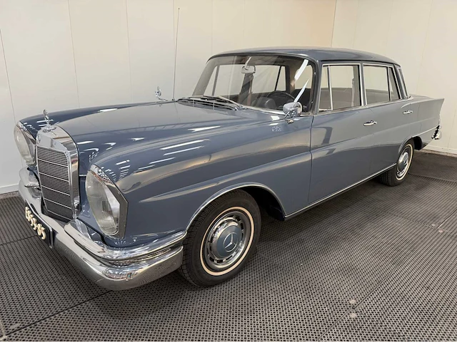 Mercedes-benz - 220s - heckflosse - oldtimer - 1965 - afbeelding 32 van  37