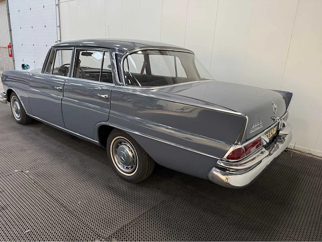 Mercedes-benz - 220s - heckflosse - oldtimer - 1965 - afbeelding 37 van  37