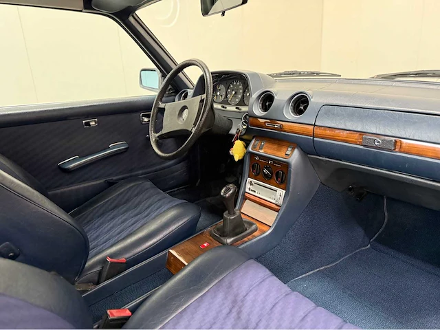 Mercedes-benz - 230 ce - coupe - 200-280 (w123) - oldtimer - 1982 - afbeelding 3 van  28