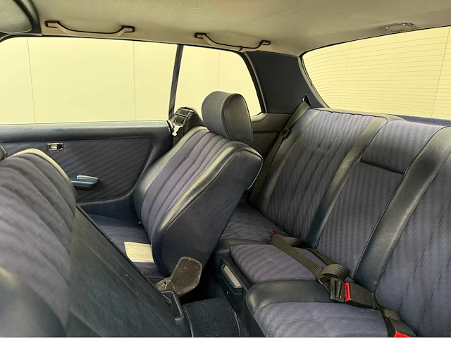 Mercedes-benz - 230 ce - coupe - 200-280 (w123) - oldtimer - 1982 - afbeelding 6 van  28