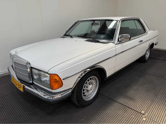 Mercedes-benz - 230 ce - coupe - 200-280 (w123) - oldtimer - 1982 - afbeelding 1 van  28