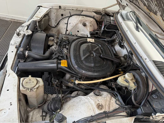 Mercedes-benz - 230 ce - coupe - 200-280 (w123) - oldtimer - 1982 - afbeelding 15 van  28