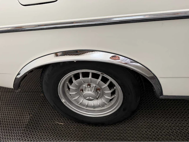 Mercedes-benz - 230 ce - coupe - 200-280 (w123) - oldtimer - 1982 - afbeelding 18 van  28