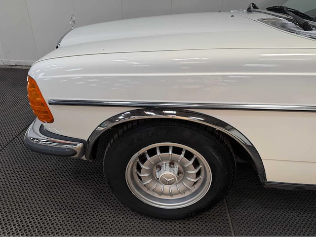 Mercedes-benz - 230 ce - coupe - 200-280 (w123) - oldtimer - 1982 - afbeelding 20 van  28