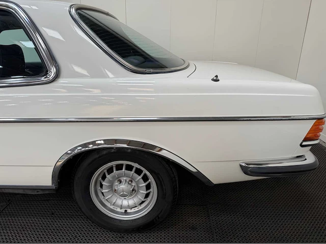 Mercedes-benz - 230 ce - coupe - 200-280 (w123) - oldtimer - 1982 - afbeelding 21 van  28