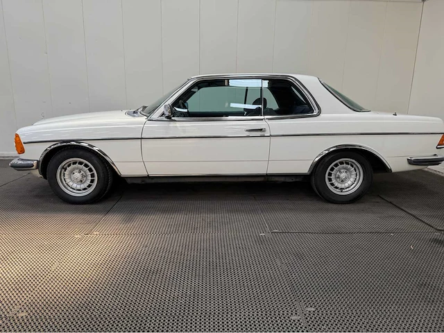 Mercedes-benz - 230 ce - coupe - 200-280 (w123) - oldtimer - 1982 - afbeelding 12 van  28