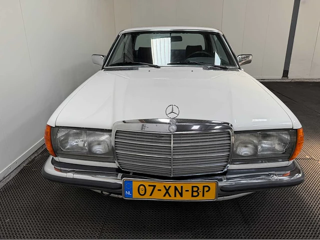 Mercedes-benz - 230 ce - coupe - 200-280 (w123) - oldtimer - 1982 - afbeelding 22 van  28