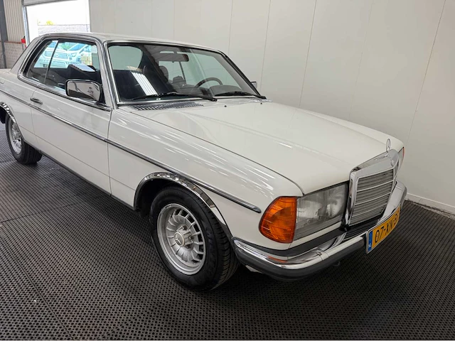 Mercedes-benz - 230 ce - coupe - 200-280 (w123) - oldtimer - 1982 - afbeelding 23 van  28