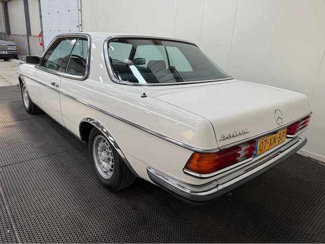 Mercedes-benz - 230 ce - coupe - 200-280 (w123) - oldtimer - 1982 - afbeelding 24 van  28