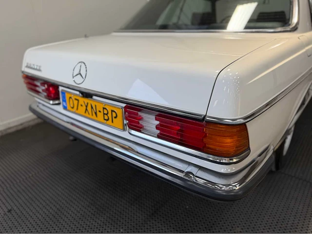 Mercedes-benz - 230 ce - coupe - 200-280 (w123) - oldtimer - 1982 - afbeelding 25 van  28
