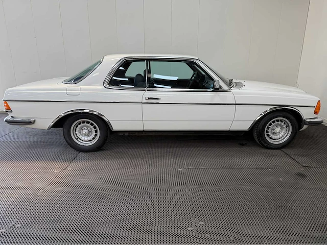Mercedes-benz - 230 ce - coupe - 200-280 (w123) - oldtimer - 1982 - afbeelding 26 van  28