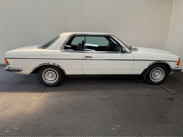 Mercedes-benz - 230 ce - coupe - 200-280 (w123) - oldtimer - 1982 - afbeelding 27 van  28
