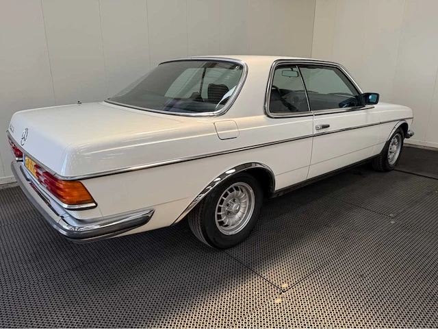Mercedes-benz - 230 ce - coupe - 200-280 (w123) - oldtimer - 1982 - afbeelding 28 van  28