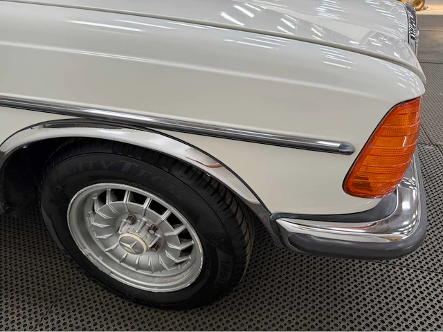 Mercedes-benz - 230 ce - coupe - 200-280 (w123) - oldtimer - 1982 - afbeelding 19 van  28