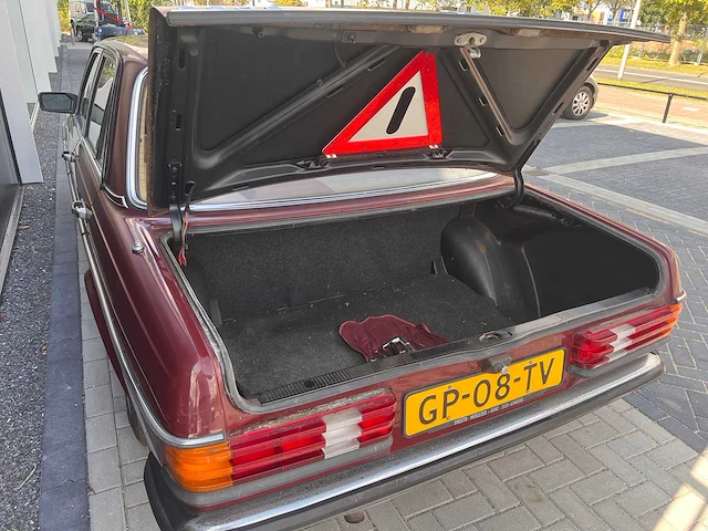 Mercedes-benz - 230e (w123) (1981) - afbeelding 5 van  16