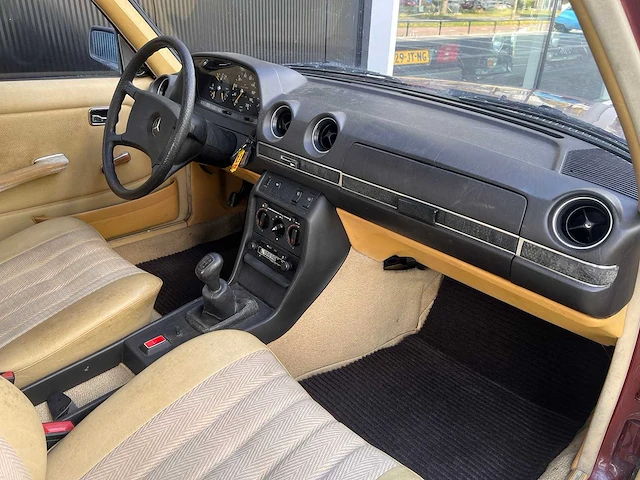 Mercedes-benz - 230e (w123) (1981) - afbeelding 7 van  16