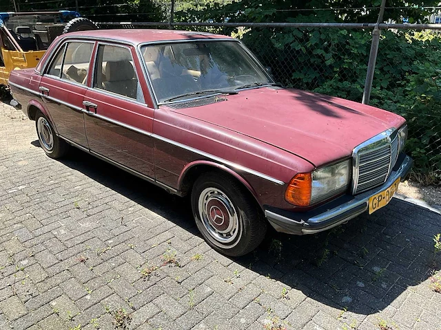 Mercedes-benz - 230e (w123) (1981) - afbeelding 1 van  16
