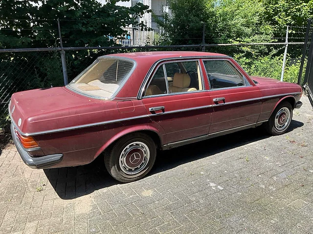 Mercedes-benz - 230e (w123) (1981) - afbeelding 9 van  16