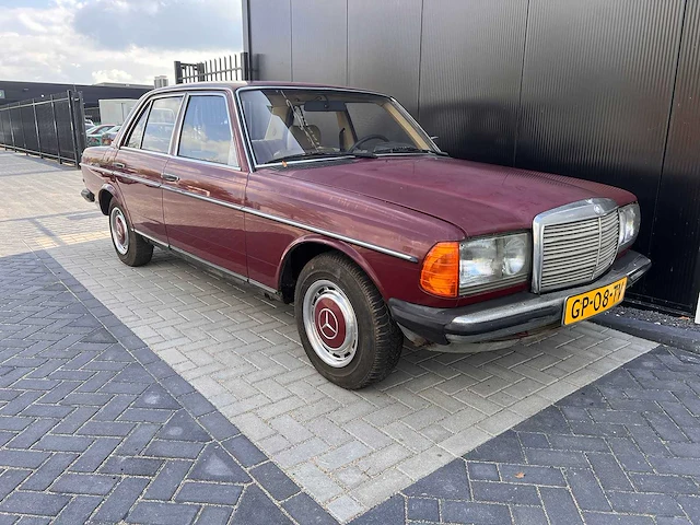 Mercedes-benz - 230e (w123) (1981) - afbeelding 10 van  16