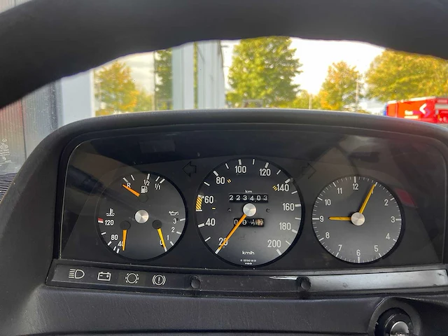 Mercedes-benz - 230e (w123) (1981) - afbeelding 12 van  16