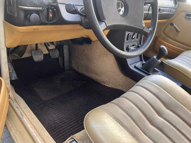 Mercedes-benz - 230e (w123) (1981) - afbeelding 13 van  16