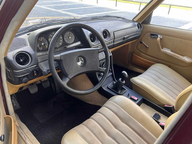 Mercedes-benz - 230e (w123) (1981) - afbeelding 14 van  16