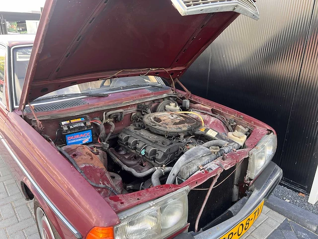 Mercedes-benz - 230e (w123) (1981) - afbeelding 16 van  16