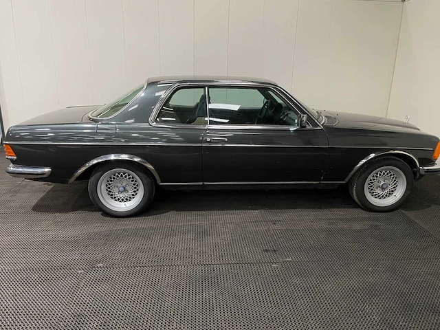 Mercedes-benz - 280 c (w123) - coupe - oldtimer - 1978 - afbeelding 2 van  33