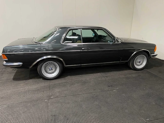 Mercedes-benz - 280 c (w123) - coupe - oldtimer - 1978 - afbeelding 3 van  33