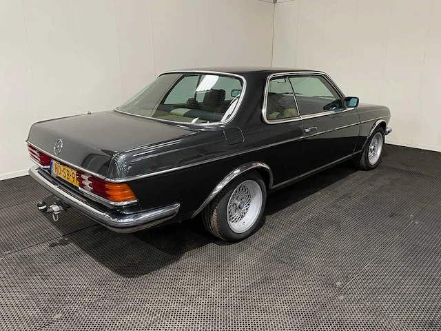 Mercedes-benz - 280 c (w123) - coupe - oldtimer - 1978 - afbeelding 4 van  33
