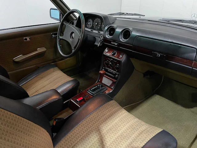 Mercedes-benz - 280 c (w123) - coupe - oldtimer - 1978 - afbeelding 8 van  33