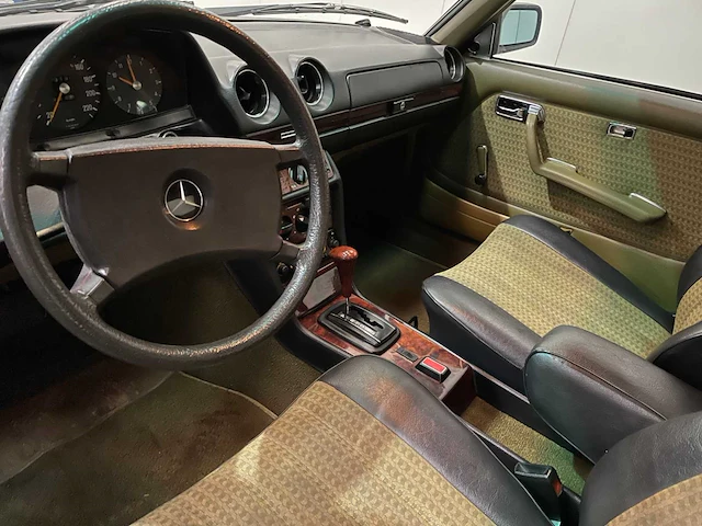 Mercedes-benz - 280 c (w123) - coupe - oldtimer - 1978 - afbeelding 11 van  33