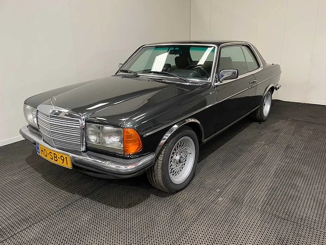 Mercedes-benz - 280 c (w123) - coupe - oldtimer - 1978 - afbeelding 12 van  33
