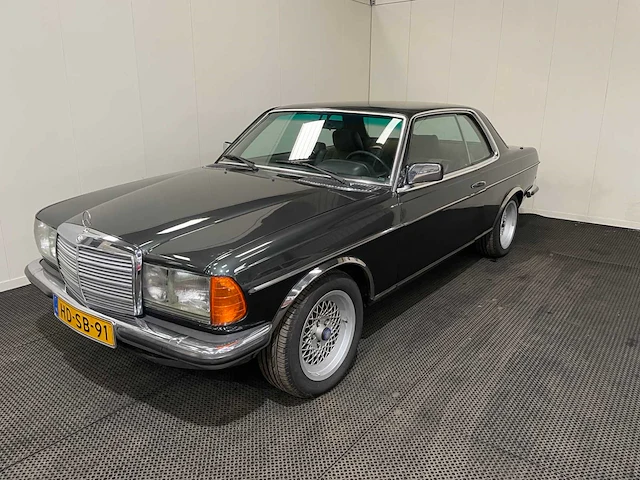 Mercedes-benz - 280 c (w123) - coupe - oldtimer - 1978 - afbeelding 23 van  33