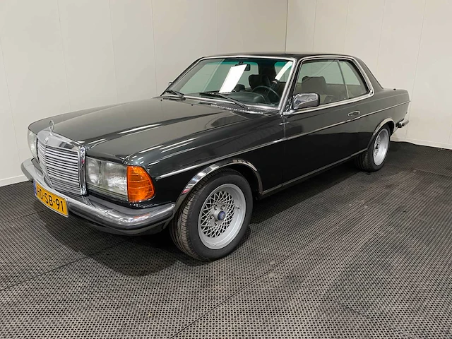 Mercedes-benz - 280 c (w123) - coupe - oldtimer - 1978 - afbeelding 28 van  33