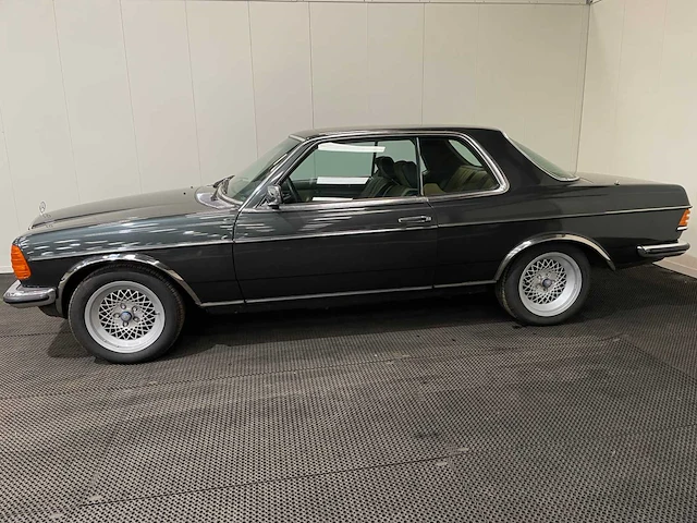 Mercedes-benz - 280 c (w123) - coupe - oldtimer - 1978 - afbeelding 30 van  33