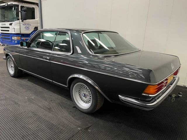 Mercedes-benz - 280 c (w123) - coupe - oldtimer - 1978 - afbeelding 31 van  33