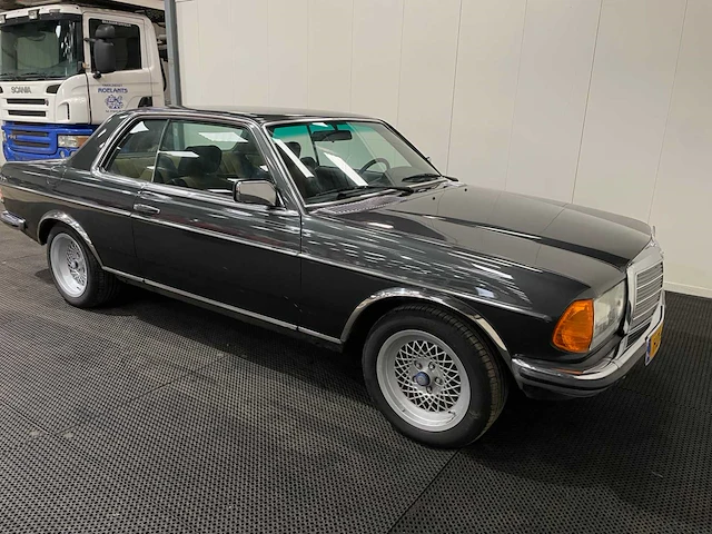 Mercedes-benz - 280 c (w123) - coupe - oldtimer - 1978 - afbeelding 33 van  33