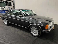 Mercedes-benz - 280 c (w123) - coupe - oldtimer - 1978 - afbeelding 33 van  33