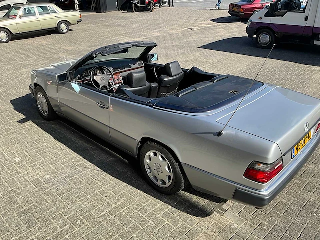 Mercedes-benz - 300 ce-24 cabriolet - afbeelding 4 van  23