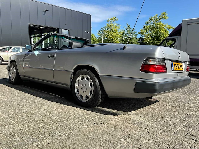 Mercedes-benz - 300 ce-24 cabriolet - afbeelding 5 van  23