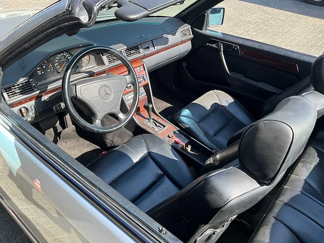Mercedes-benz - 300 ce-24 cabriolet - afbeelding 7 van  23