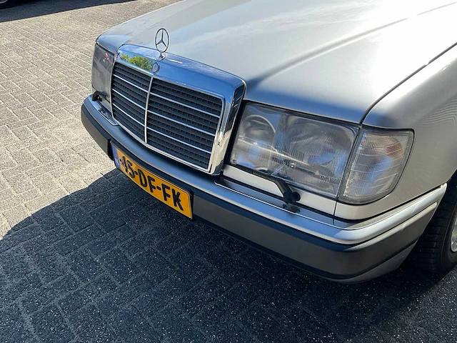 Mercedes-benz - 300 ce-24 cabriolet - afbeelding 9 van  23