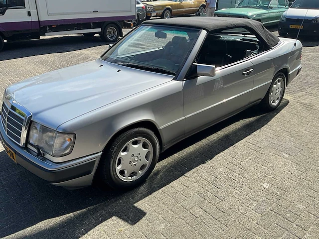 Mercedes-benz - 300 ce-24 cabriolet - afbeelding 13 van  23